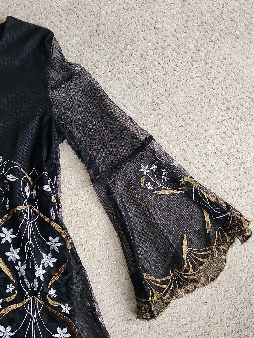 Alfani Bell Sleeve Embroidered Top Size M - Picture 2 of 4